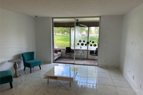 Copropriété à vendre à Sunrise, Floride: 2 chambres, 95.22 m2 № 1232184 - photo 27