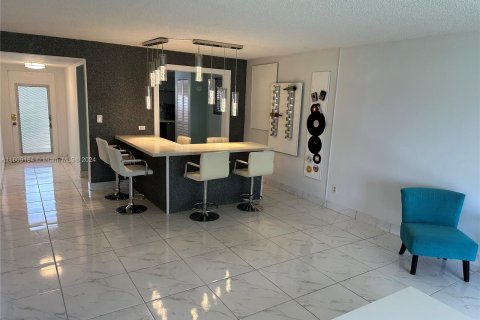 Copropriété à vendre à Sunrise, Floride: 2 chambres, 95.22 m2 № 1232184 - photo 21