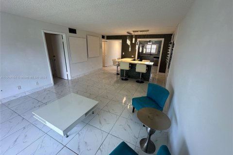 Copropriété à vendre à Sunrise, Floride: 2 chambres, 95.22 m2 № 1232184 - photo 14