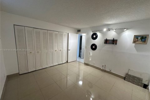 Copropriété à vendre à Sunrise, Floride: 2 chambres, 95.22 m2 № 1232184 - photo 26