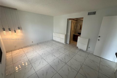 Copropriété à vendre à Sunrise, Floride: 2 chambres, 95.22 m2 № 1232184 - photo 16