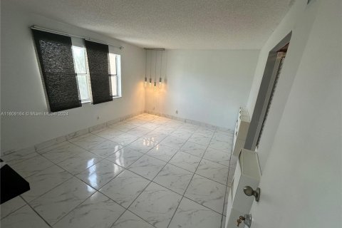 Copropriété à vendre à Sunrise, Floride: 2 chambres, 95.22 m2 № 1232184 - photo 15