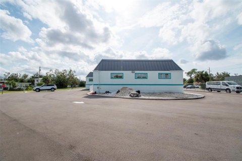 Immobilier commercial à vendre à Port Charlotte, Floride № 863889 - photo 2