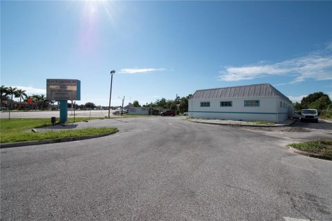 Immobilier commercial à vendre à Port Charlotte, Floride № 863889 - photo 1