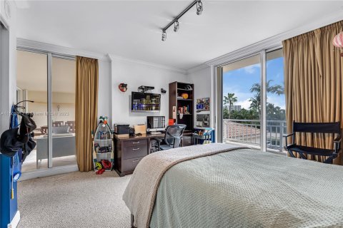 Condo in Key Biscayne, Florida, 3 bedrooms  № 911825 - photo 30