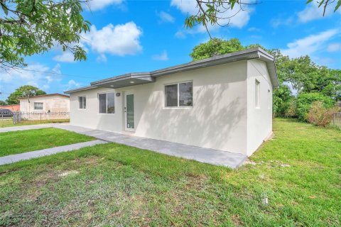 House in Miami Gardens, Florida 3 bedrooms, 87.89 sq.m. № 1380414 - photo 3