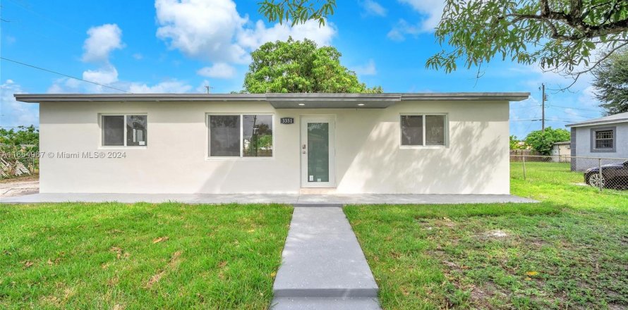 House in Miami Gardens, Florida 3 bedrooms, 87.89 sq.m. № 1380414