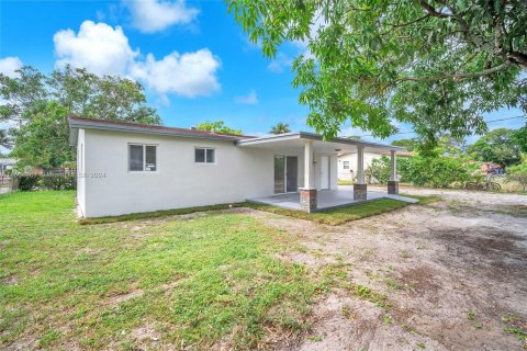 House in Miami Gardens, Florida 3 bedrooms, 87.89 sq.m. № 1380414 - photo 20