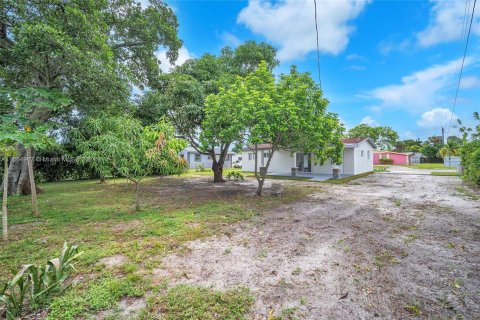 House in Miami Gardens, Florida 3 bedrooms, 87.89 sq.m. № 1380414 - photo 21