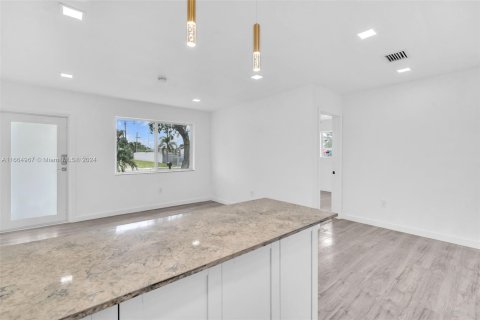 Villa ou maison à vendre à Miami Gardens, Floride: 3 chambres, 87.89 m2 № 1380414 - photo 7