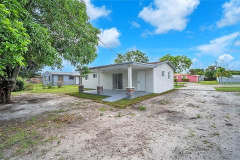 Villa ou maison à vendre à Miami Gardens, Floride: 3 chambres, 87.89 m2 № 1380414 - photo 23