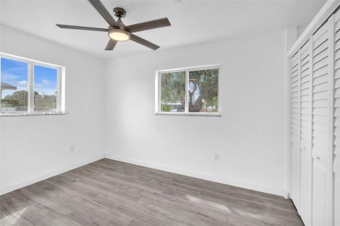 Casa en venta en Miami Gardens, Florida, 3 dormitorios, 87.89 m2 № 1380414 - foto 9