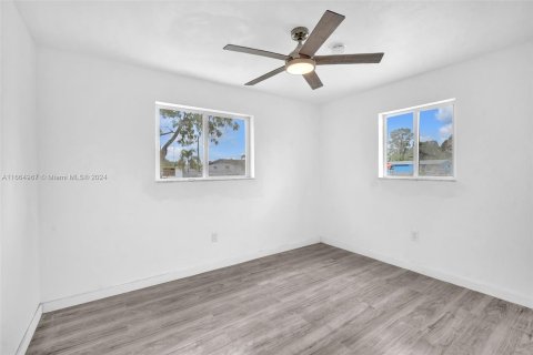 Villa ou maison à vendre à Miami Gardens, Floride: 3 chambres, 87.89 m2 № 1380414 - photo 14