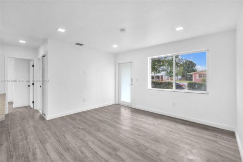 Casa en venta en Miami Gardens, Florida, 3 dormitorios, 87.89 m2 № 1380414 - foto 5