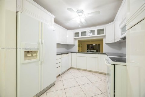 Copropriété à vendre à Sunrise, Floride: 2 chambres, 116.13 m2 № 1295014 - photo 1