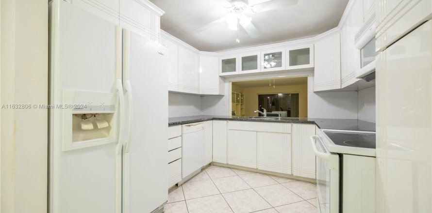 Condo in Sunrise, Florida, 2 bedrooms  № 1295014