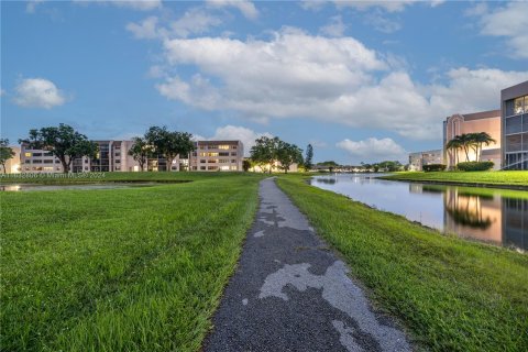 Copropriété à vendre à Sunrise, Floride: 2 chambres, 116.13 m2 № 1295014 - photo 23