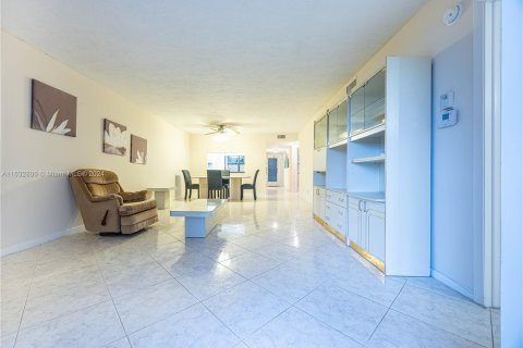 Copropriété à vendre à Sunrise, Floride: 2 chambres, 116.13 m2 № 1295014 - photo 7