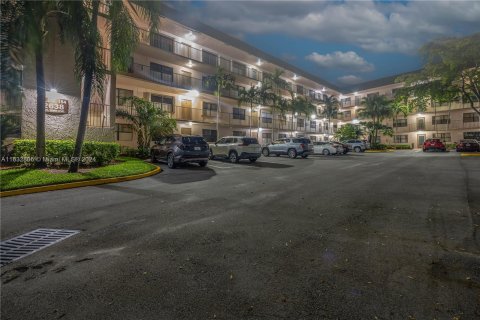 Copropriété à vendre à Sunrise, Floride: 2 chambres, 116.13 m2 № 1295014 - photo 21