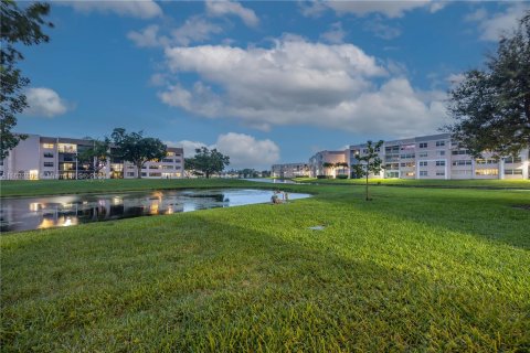 Condo in Sunrise, Florida, 2 bedrooms  № 1295014 - photo 22