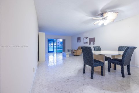 Copropriété à vendre à Sunrise, Floride: 2 chambres, 116.13 m2 № 1295014 - photo 6