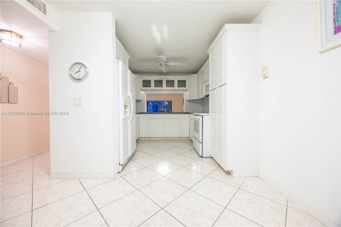 Copropriété à vendre à Sunrise, Floride: 2 chambres, 116.13 m2 № 1295014 - photo 2