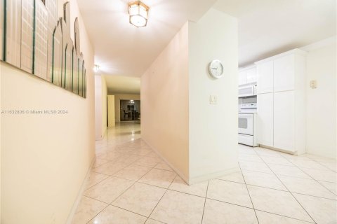 Copropriété à vendre à Sunrise, Floride: 2 chambres, 116.13 m2 № 1295014 - photo 3