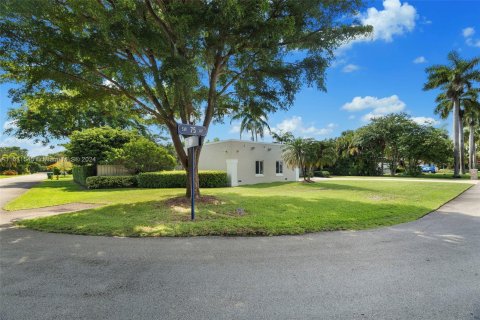 Villa ou maison à vendre à Palmetto Bay, Floride: 4 chambres, 206.15 m2 № 1292132 - photo 2