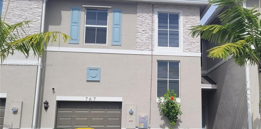 Townhouse in Homestead, Florida 3 bedrooms, 151.24 sq.m. № 841182