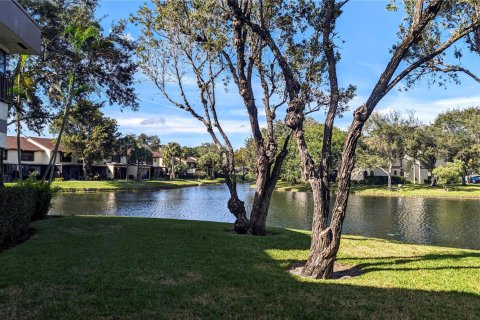 Copropriété à vendre à Coconut Creek, Floride: 2 chambres, 90.86 m2 № 948020 - photo 5