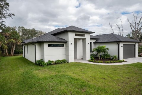 House in North Port, Florida 4 bedrooms, 186.55 sq.m. № 1194908 - photo 2