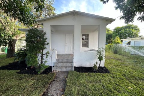 Casa en venta en Miami, Florida, 3 dormitorios, 86.96 m2 № 1352072 - foto 1