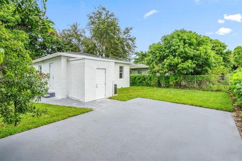 Villa ou maison à vendre à Miami, Floride: 3 chambres, 86.96 m2 № 1352072 - photo 27