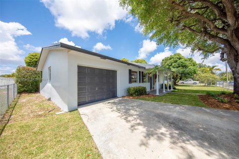 Villa ou maison à vendre à Homestead, Floride: 3 chambres, 132.94 m2 № 1352071 - photo 2