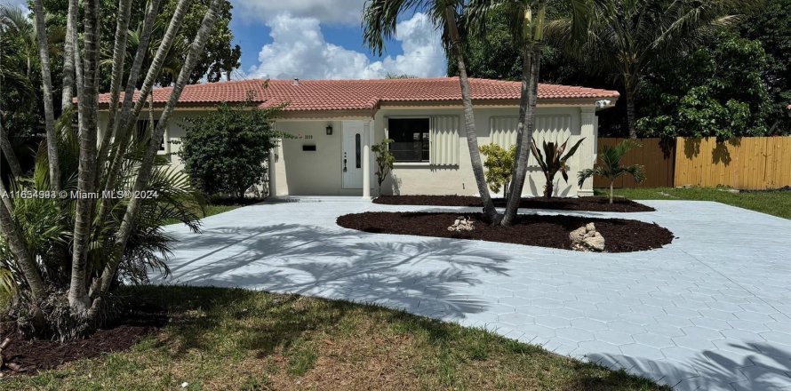 House in Miramar, Florida 3 bedrooms, 118.36 sq.m. № 1352038