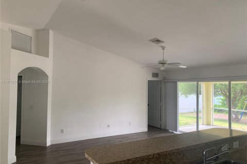Casa en venta en Lehigh Acres, Florida, 3 dormitorios, 136.75 m2 № 1173358 - foto 7