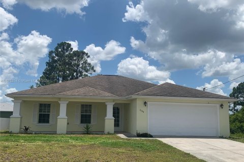 House in Lehigh Acres, Florida 3 bedrooms, 136.75 sq.m. № 1173358 - photo 1