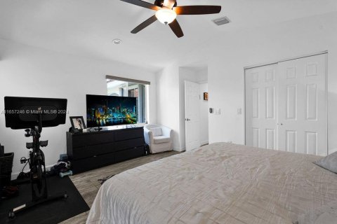 Townhouse in Hollywood, Florida 3 bedrooms, 162.39 sq.m. № 1358547 - photo 19