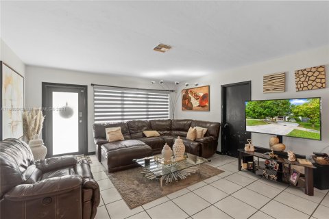 Casa en venta en Miami, Florida, 3 dormitorios, 193.79 m2 № 1385649 - foto 17