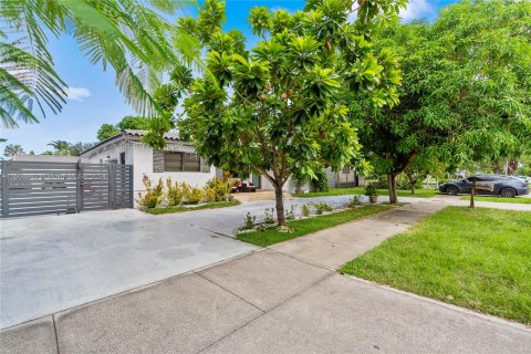 Villa ou maison à vendre à Miami, Floride: 3 chambres, 193.79 m2 № 1385649 - photo 10