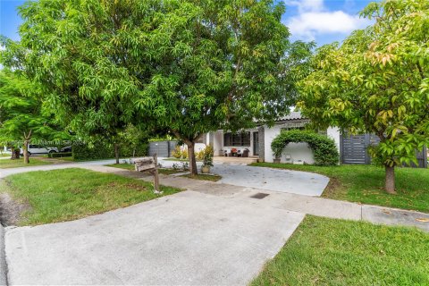 Villa ou maison à vendre à Miami, Floride: 3 chambres, 193.79 m2 № 1385649 - photo 8