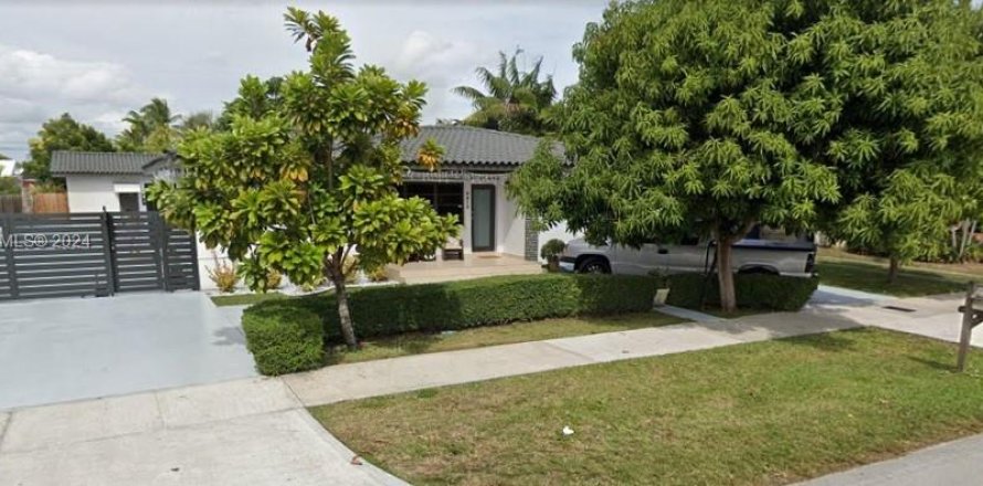 Villa ou maison à Miami, Floride 3 chambres, 193.79 m2 № 1385649