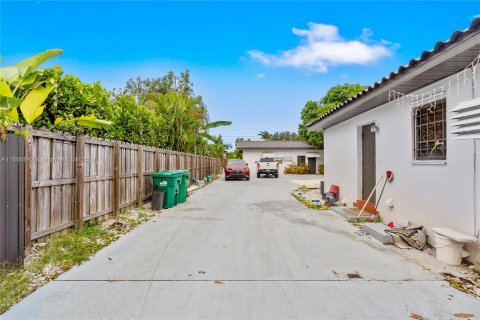 Villa ou maison à vendre à Miami, Floride: 3 chambres, 193.79 m2 № 1385649 - photo 23