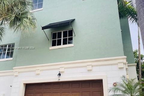 Townhouse in Boca Raton, Florida 3 bedrooms, 199.74 sq.m. № 1385648 - photo 2