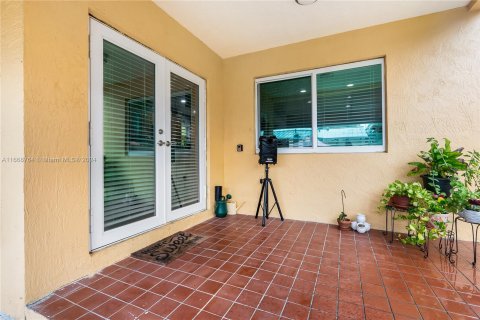 House in Miami, Florida 3 bedrooms, 127.46 sq.m. № 1385647 - photo 19