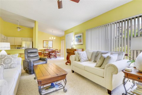 Villa ou maison à vendre à Palm Springs, Floride: 2 chambres, 108.6 m2 № 1128145 - photo 8