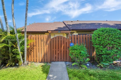 Villa ou maison à vendre à Palm Springs, Floride: 2 chambres, 108.6 m2 № 1128145 - photo 1