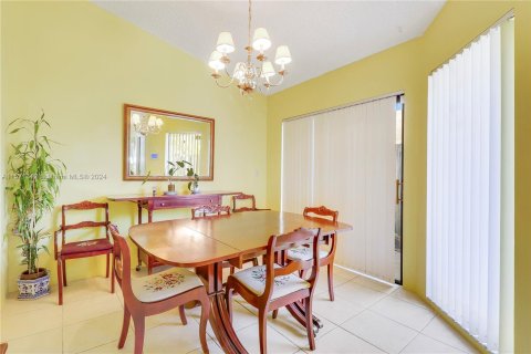 Villa ou maison à vendre à Palm Springs, Floride: 2 chambres, 108.6 m2 № 1128145 - photo 10