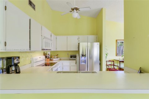 Villa ou maison à vendre à Palm Springs, Floride: 2 chambres, 108.6 m2 № 1128145 - photo 15