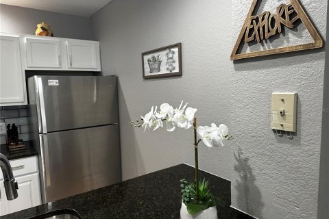 Condo in Kissimmee, Florida, 3 bedrooms  № 1313682 - photo 11